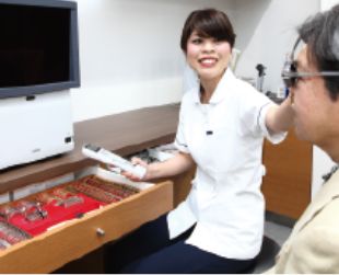 日帰り白内障手術の定期検査の様子